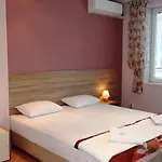 Guest Rooms Kom
